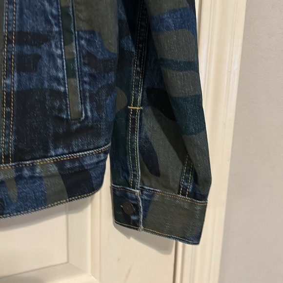 Levi’s Premium Trucker Jean Jacket - Picture 4 of 8